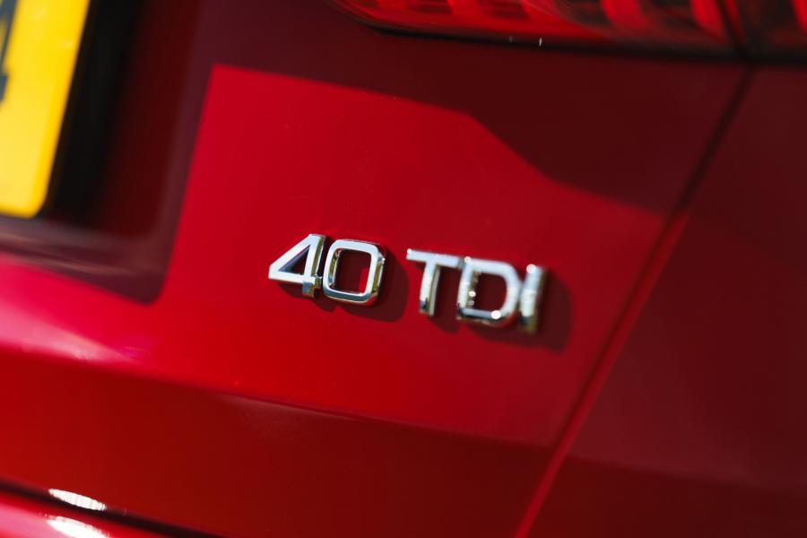 Логотип Audi A6 40 TDI S-Line (C8) 2018 года  (UK) (фото 14 из 40)